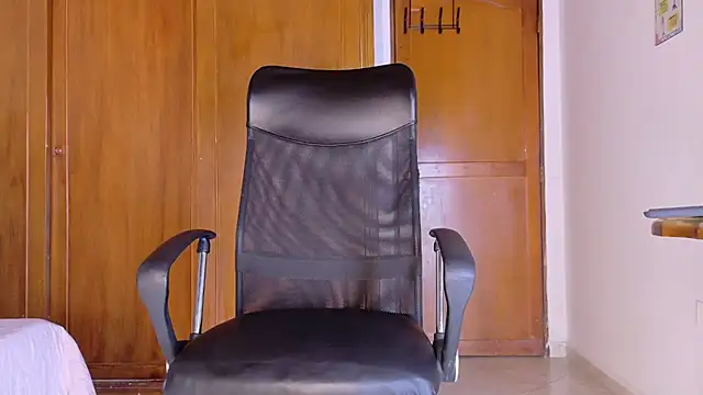 Snapshot of samirths_boy_ chatting on June 19, 7:17 pm samirths boy online show from June 19, 7:17 pm