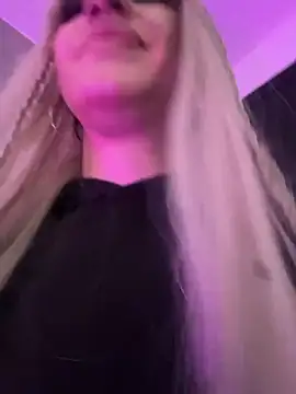 elodie rouge online show from April 15, 7:32 pm