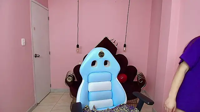 Snapshot of Ashley_benson_x chatting on February 26, 9:47 pm Ashley benson x online show from February 26, 9:47 pm