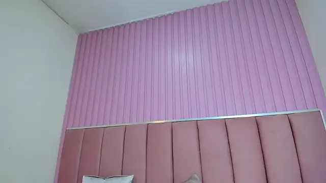 Snapshot of Zoehoney_hl chatting on February 26, 10:09 pm Zoehoney hl online show from February 26, 10:09 pm