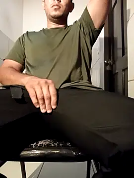 Snapshot of josmor121029ms chatting on March 2, 3:30 am josmor121029ms online show from March 2, 3:30 am