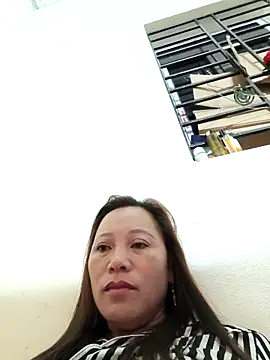 Snapshot of Jooj- chatting on May 11, 1:39 pm Jooj- online show from May 11, 1:39 pm
