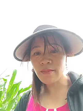 Snapshot of Jooj- chatting on May 14, 7:59 am Jooj- online show from May 14, 7:59 am