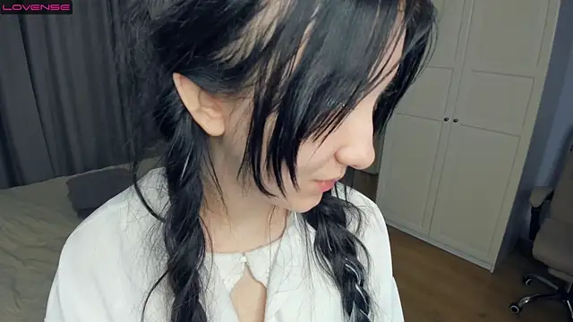 Snapshot of RoxanneComisky chatting on February 7, 7:01 am RoxanneComisky online show from February 7, 7:01 am