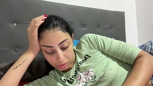 AbrilSantosxo online show from May 22, 1:06 pm