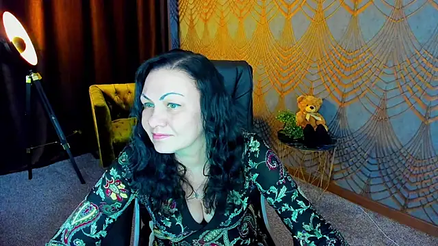 IrissMoon online show from April 14, 5:46 am