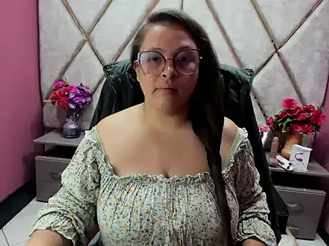 Snapshot of Sarah_Boobs_ chatting on January 15, 4:00 pm Sarah Boobs online show from January 15, 4:00 pm