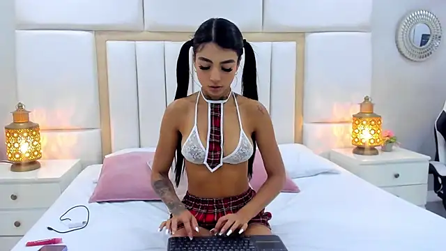 Snapshot of AbannyRogerss chatting on July 7, 12:20 pm AbannyRogerss online show from July 7, 12:20 pm
