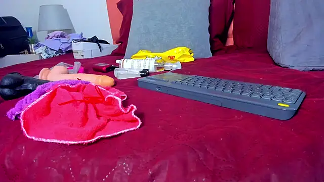 rose thompson19 online show from February 20, 7:03 pm