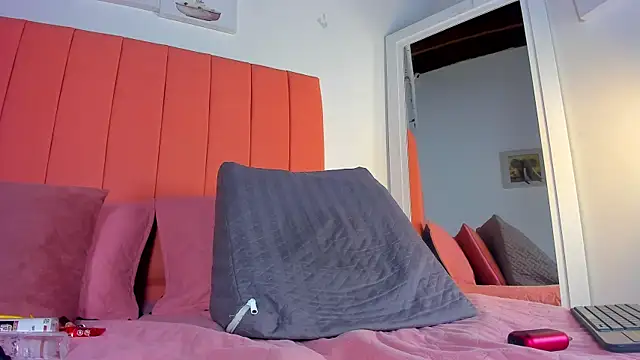 rose thompson19 online show from April 10, 7:40 pm