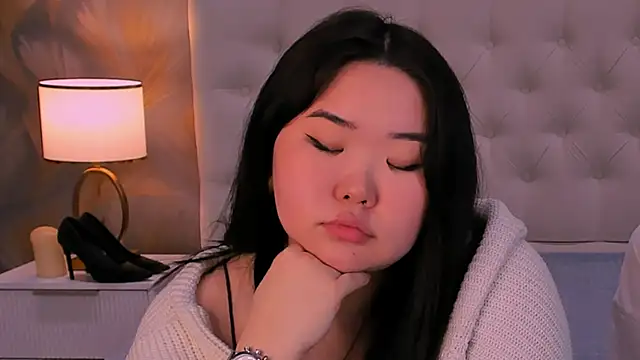 YUMI G online show from February 8, 3:48 pm