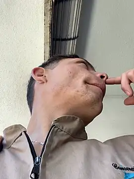 Snapshot of santiObrero chatting on January 17, 3:50 pm santiObrero online show from January 17, 3:50 pm