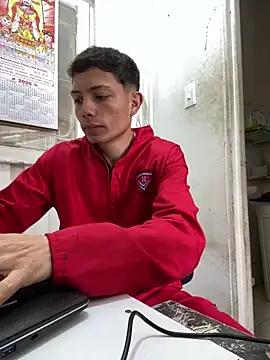 Snapshot of santiObrero chatting on February 2, 3:11 pm santiObrero online show from February 2, 3:11 pm