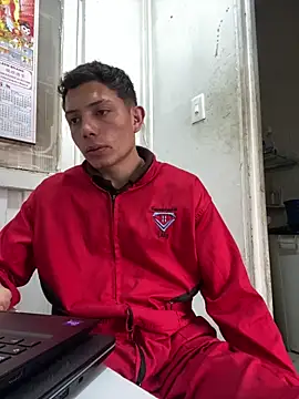 Snapshot of santiObrero chatting on February 9, 7:40 pm santiObrero online show from February 9, 7:40 pm