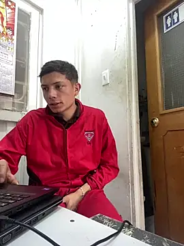 Snapshot of santiObrero chatting on February 10, 7:51 pm santiObrero online show from February 10, 7:51 pm