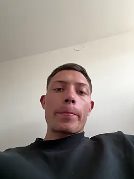 santiObrero online show from April 8, 9:15 pm