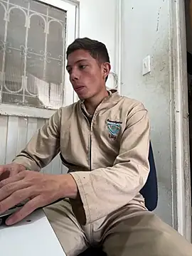 Snapshot of santiObrero chatting on April 21, 4:01 pm santiObrero online show from April 21, 4:01 pm