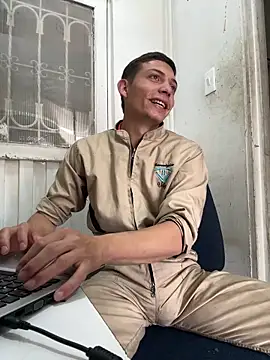 Snapshot of santiObrero chatting on April 25, 4:59 pm santiObrero online show from April 25, 4:59 pm