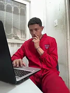 Snapshot of santiObrero chatting on May 1, 3:27 pm santiObrero online show from May 1, 3:27 pm