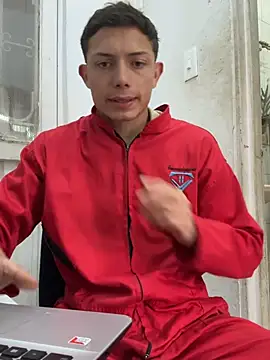 Snapshot of santiObrero chatting on May 2, 3:39 pm santiObrero online show from May 2, 3:39 pm
