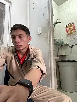 Snapshot of santiObrero chatting on June 9, 3:34 pm santiObrero online show from June 9, 3:34 pm