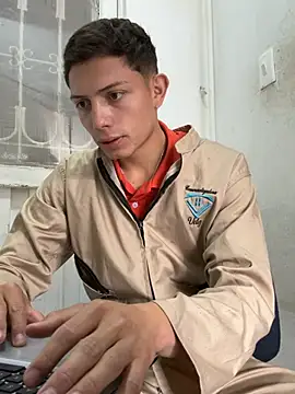 Snapshot of santiObrero chatting on June 18, 3:49 pm santiObrero online show from June 18, 3:49 pm