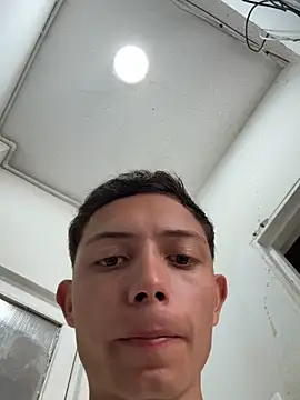 Snapshot of santiObrero chatting on June 27, 3:28 pm santiObrero online show from June 27, 3:28 pm