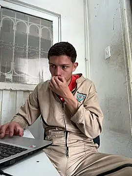 Snapshot of santiObrero chatting on July 7, 3:38 pm santiObrero online show from July 7, 3:38 pm