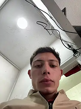 Snapshot of santiObrero chatting on July 10, 3:36 pm santiObrero online show from July 10, 3:36 pm