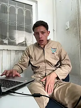 Snapshot of santiObrero chatting on July 14, 3:40 pm santiObrero online show from July 14, 3:40 pm
