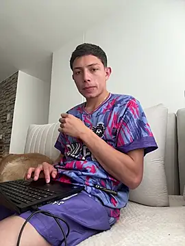 Snapshot of santiObrero chatting on July 24, 4:38 pm santiObrero online show from July 24, 4:38 pm