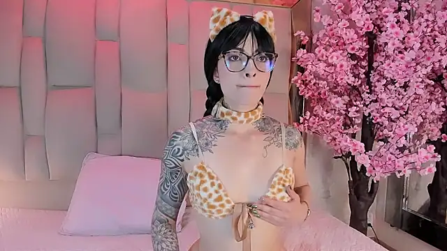 JuneCollins online show from March 30, 8:21 pm