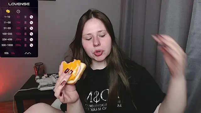 secretvic online show from April 4, 5:43 pm