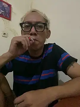 Snapshot of Mrrangen chatting on February 20, 12:27 pm Mrrangen online show from February 20, 12:27 pm