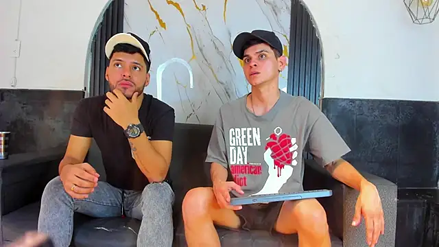 Snapshot of Angel_Villareal chatting on February 20, 5:04 am Angel Villareal online show from February 20, 5:04 am