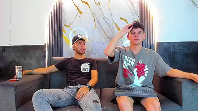 Snapshot of Angel_Villareal chatting on February 20, 6:26 am Angel Villareal online show from February 20, 6:26 am