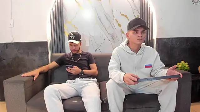 Snapshot of Angel_Villareal chatting on March 1, 6:04 am Angel Villareal online show from March 1, 6:04 am