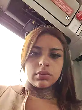 Snapshot of EmilyMoore_Pink chatting on February 5, 6:23 pm EmilyMoore Pink online show from February 5, 6:23 pm