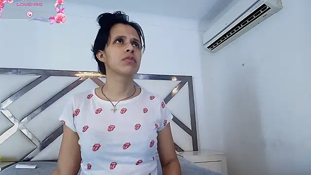 mitzukywinteer online show from March 4, 9:32 pm