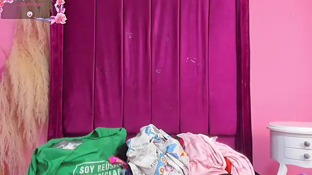 mitzukywinteer online show from April 12, 8:25 pm