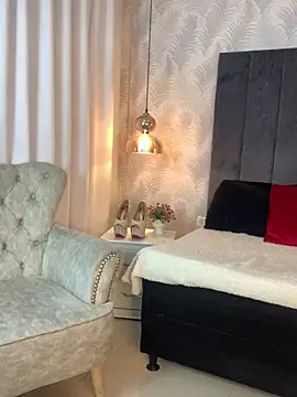 Auri   online show from February 5, 6:01 pm