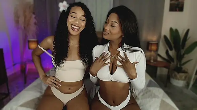 Snapshot of KaryMooon chatting on February 8, 8:45 pm KaryMooon online show from February 8, 8:45 pm