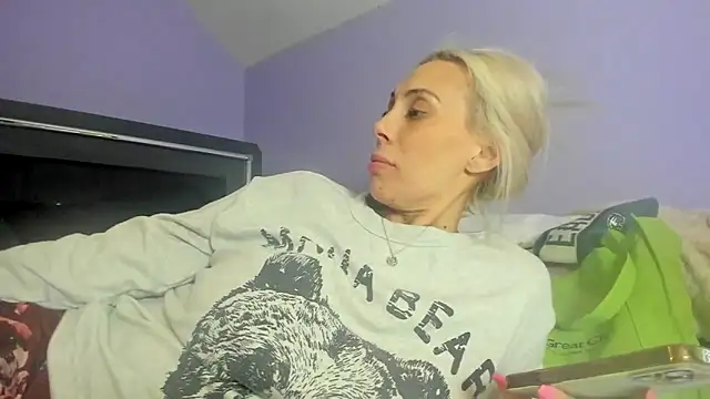 Snapshot of LindseyFAFO chatting on February 1, 7:34 pm LindseyFAFO online show from February 1, 7:34 pm