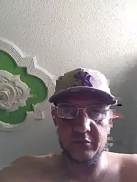 Snapshot of Juanstevan2724 chatting on February 20, 8:42 pm Juanstevan2724 online show from February 20, 8:42 pm