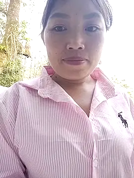 lia-coy online show from April 6, 11:27 pm