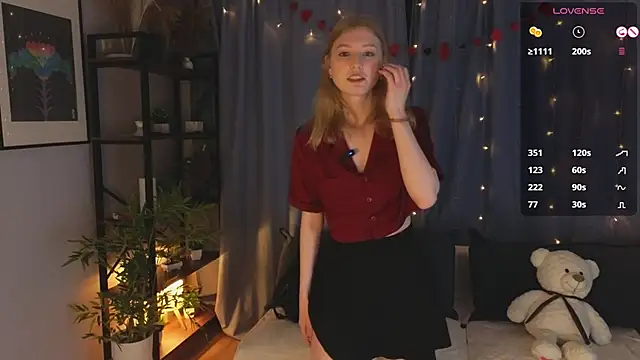 Snapshot of LanaRoxxy chatting on February 14, 11:18 am LanaRoxxy online show from February 14, 11:18 am