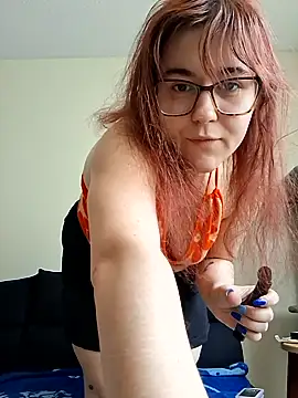 Snapshot of Ashlovescannabis chatting on June 16, 4:31 pm Ashlovescannabis online show from June 16, 4:31 pm