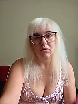 Snapshot of Ashlovescannabis chatting on July 18, 12:42 pm Ashlovescannabis online show from July 18, 12:42 pm