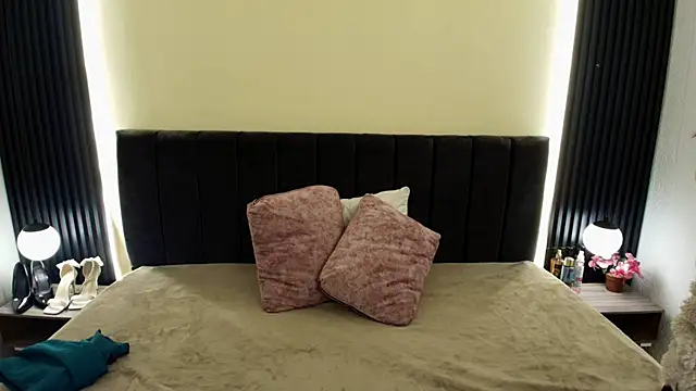 IvonneRoss  online show from March 19, 12:20 pm