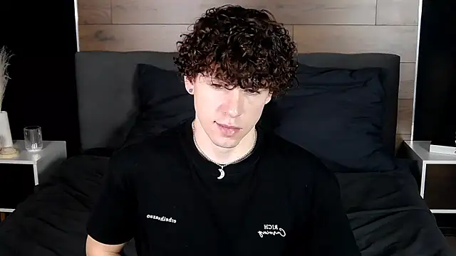 TylerGibson online show from February 6, 4:10 pm